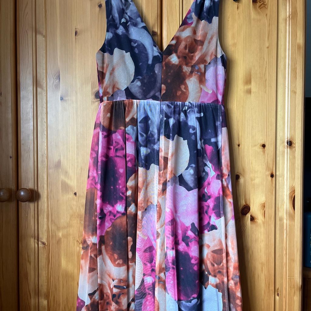 Lovely colourful mid length summer dress with v front and back and back zip, fully lined with a chiffon overlay, size 10 By Next.
Worn but still in great condition.