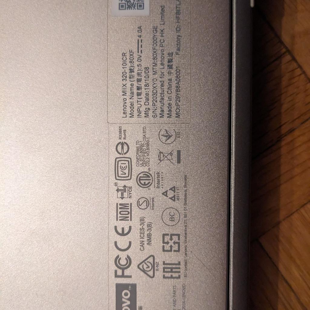 Notebook mit abnehmbarer Tastatur
Bildschirmgröße: 10 Zoll
Kleinere Kratzer (siehe Fotos) ansonsten in sehr gutem Zustand
Inklusive Ladekabel und Tasche