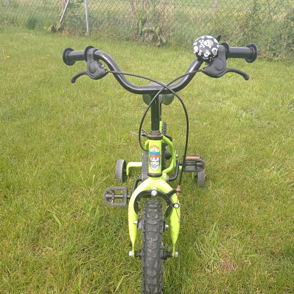 Kids Apollo Marvin The Monkey Bike

Has removable stabilisers

Front and rear brakes

Bike frame 10"

Wheels 12"

Chain guard

Good little first bike

Few scuffs on seat but doesn't effect use.

Will need tyres pumping as not used for a while.

Collection Roxwell in Chelmsford