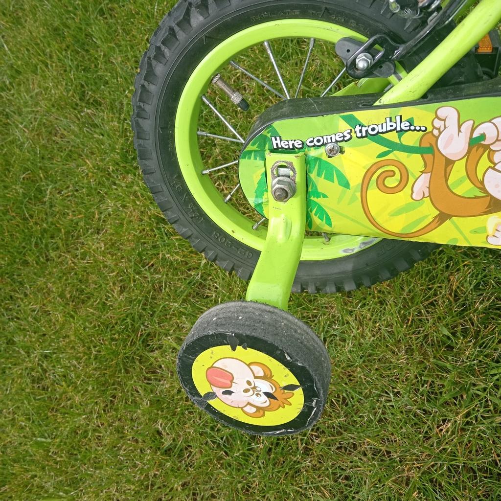 Kids Apollo Marvin The Monkey Bike

Has removable stabilisers

Front and rear brakes

Bike frame 10"

Wheels 12"

Chain guard

Good little first bike

Few scuffs on seat but doesn't effect use.

Will need tyres pumping as not used for a while.

Collection Roxwell in Chelmsford