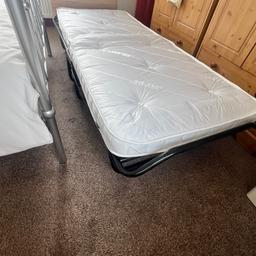 Single fold-up up.
Paid for the better mattress.
Excellent condition as only used a few times.
I will also add a mattress topper in with it.
