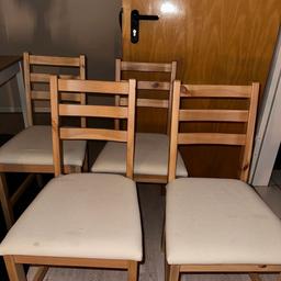 Hallo,

Ich verkaufe unsere IKEA Holzstühle mit Beigen Sitzkissen… Diese sind waschbar & müssten nur einmal durchgewaschen werden… (siehe fotos).

An den Stühlen und Bezügen ist absolut nichts dran, keine Kratzer o.ä.

Der Preis bezieht sich auf alle 4 Stühle.
Da privat Verkauf kein Umtausch.
Bei Fragen gerne melden!