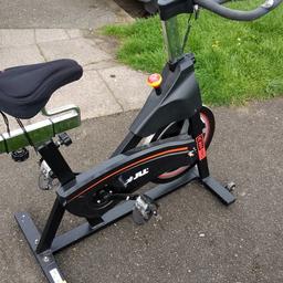 JLL Ic300 Pro Indoor Cycling Exercise Bike, Direct Belt Driven 20kg flywheel, Magnetic Resistance, 3-piece Crank, Heart Rate Sensors, collection only,07817635242