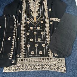 Agha Noor Luxury Collection Black Embroidered 3PC Suit

In this suit we have a size Extra Large & Large available whichever size you would like do message us and let us know 

The Kameez has all white embroidery on the daman of the kameez with little patches at the bottom, on the neckline there is heavy embroidery and pearl work, 

The dupatta is a black colour and has cream lace going down the dupatta, 

The trouser is black,

This suit is a combination of 2 colours which are cream and blacm which also makes the suits extra elegant and beautiful
