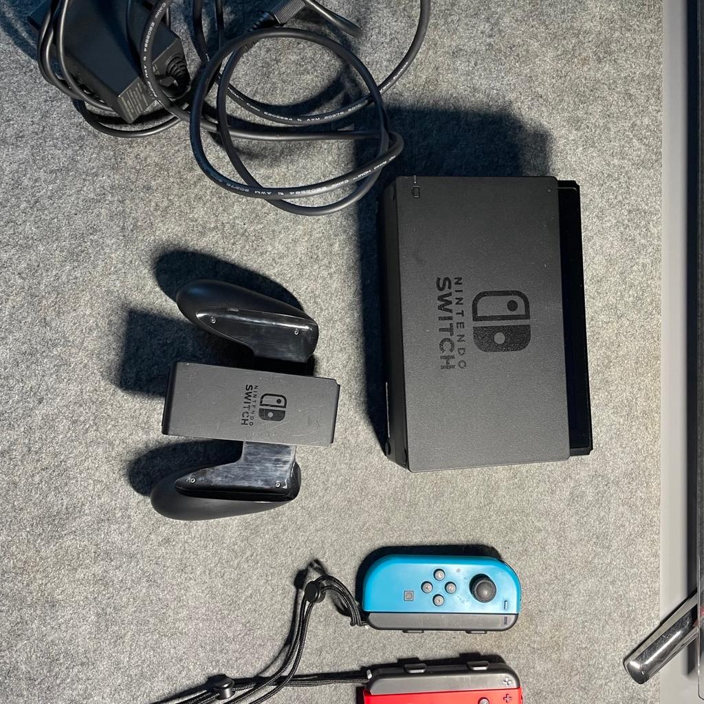 Verkaufe Nintendo Switch in gutem Zustand mit Originalverpackung!

Ich verkaufe meine Nintendo Switch, die sich in gutem Zustand befindet. Die Konsole wurde pfleglich behandelt und weist lediglich gewöhnliche Gebrauchsspuren auf. Sie funktioniert einwandfrei und wurde immer sorgfältig benutzt.

Die Nintendo Switch kommt mit allem, was man braucht, um sofort loszulegen: Joy-Con-Controller (in den klassischen Neon-Farben Rot und Blau), das Dock für TV-Anschluss, Netzteil, HDMI-Kabel und die Originalverpackung. Außerdem sind auch der Joy-Con-Griff und die Handgelenkschlaufen enthalten.

Alles ist in der Originalverpackung ordentlich verpackt und bereit für den neuen Besitzer! Perfekt für zuhause oder unterwegs.

Abholung oder Versand möglich. Bei Interesse einfach melden!