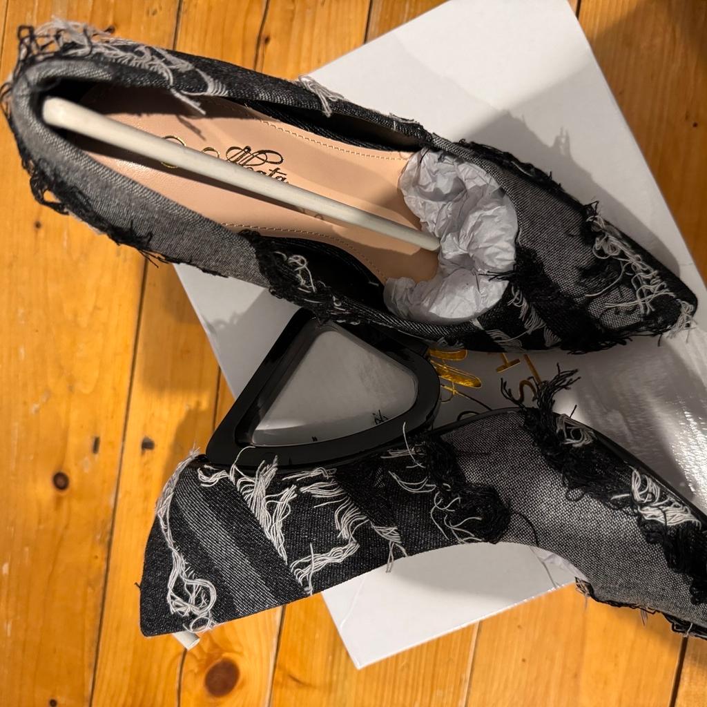 Brand new fashionnova black pumps US size 9 UK size 7 completed with box and dust bags