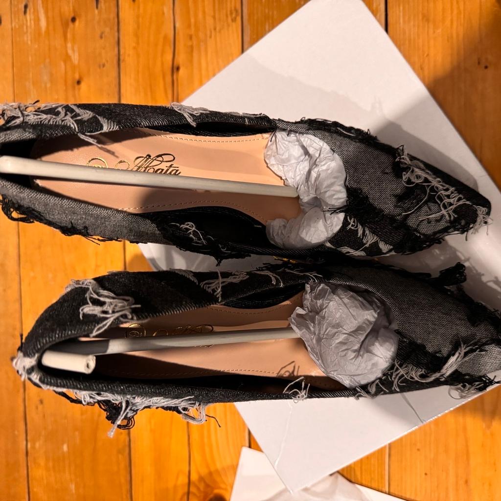 Brand new fashionnova black pumps US size 9 UK size 7 completed with box and dust bags