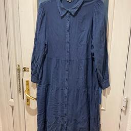 NEW THIN DISTRESSED LOOK DENIM SHIRTDRESS SIZE 20 IN VISCOSE.
Approx calf length with long sleeves & buttoned cuffs.Tiered style skirt.
Reduced as it needs ironing.
Collection from M38