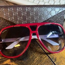 Herrensonnenbrille der Marke Gucci
Guter gebrauchter Zustand 
mit Etui
Modell 1622
Versand möglich