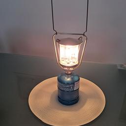 Campingaz Gaslampe mit 4 neuen Glühstrumpf,funktioniert einwandfrei, die Gasflasche ist so gut wie voll.

Privatverkauf, Umtausch, Rücknahme und Garantie nicht möglich.

Versand 6,99€