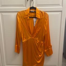 Ein schönes Oranges Zara Kleid,in einem top Zustand.
Noch mit dem Etikett dran!
Original Preis :39,99€