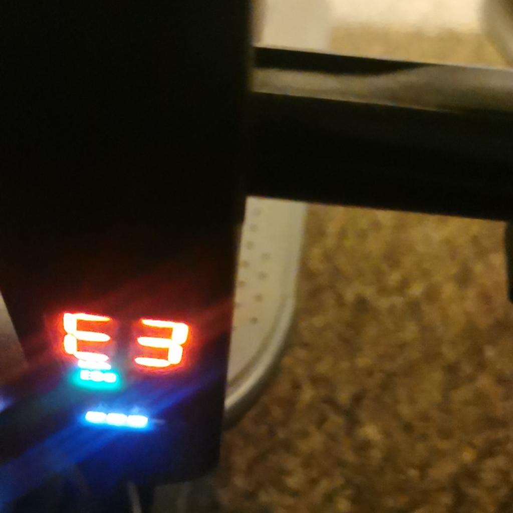 Iezway electric scooter.
Front forks bent.
Has error code e3 on it.
Can't take the stem of the fork as has a bolt lodged in it.