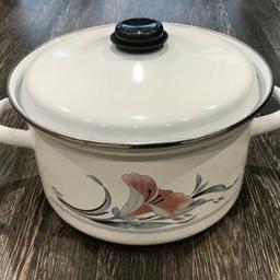 White enamelled cooking pot.

Good condition - slight imperfection. ( see images)

#freshstart.

Diameter - 26 cm

Height - 15 cm

From smoke / pet free home.

Collection Only - HD3