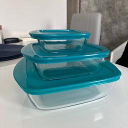 Pyrex cook and store square set of dishes 
Clear dishes with teal coloured lids 
Sizes in photos 
Excellent high quality dishes - oven, fridge and freezer safe, extreme resistance 
Never used - unpackaged and been through dishwasher once and have just sat in cupboard! 

Must be able to collect from Bristol BS5 area as don’t want to risk damage in post.