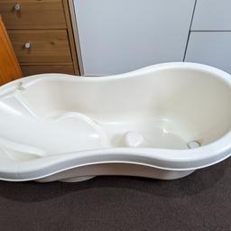 used baby bathtub for sale. it's in very good condition hasn't been used that much  sorry no delivery is available for this. thanks for looking any questions welcome.