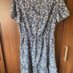 Shein
Floral
Floaty
Size Large
Collection from Sedgley