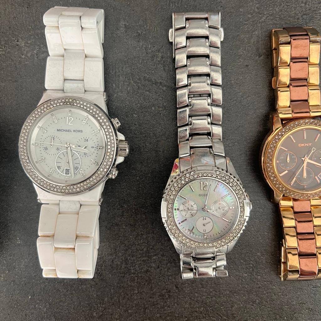 Verkaufe hier eine Sammlung aus insgesamt 6 hochwertigen Damen Uhren.

1 Michael Kors
1 Guess
1 DKNY
1 Lotus
2 Fossil