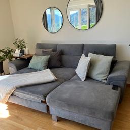 Verkaufe gut gebrauchte Xora Couch wegen Neuanschaffung.
2,5 Jahre alt, keine Gebrauchsspuren
250x167cm
Ausziehfunktion
Bettfunktion
Aufklappbarer Stauraum