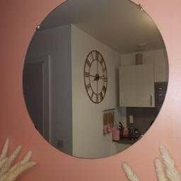 Circular Wall Mirror measures 67cm circular, 4 wall mount clips also provided.

Collection only from Liverpool City Centre, L2. CASH ONLY on collection.

If you like this item from my home clearance, check out my page for any other things you might be interested in, thanks ☺️

Used in my own home, selling due to relocation.