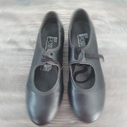 Tap shoes for sale. Size 4. Used a few times. Decent condition. £5.00