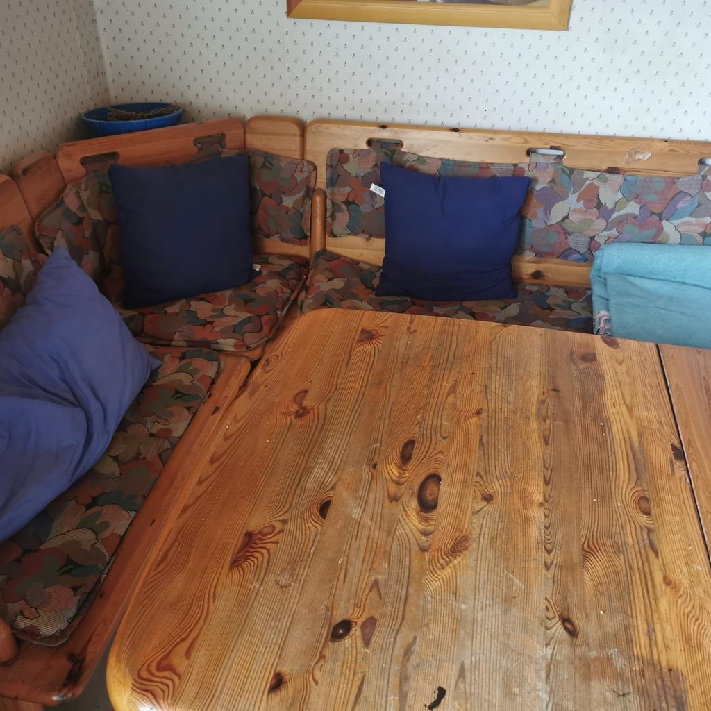 Küchen Möbel Tisch Stühle Schrank hängeschrank und eckbank aus Kiefer