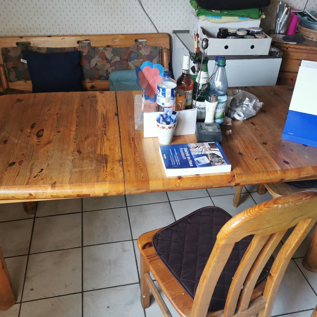 Küchen Möbel Tisch Stühle Schrank hängeschrank und eckbank aus Kiefer