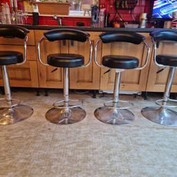 4 x Bar Stools
Hydraulic Lever height adjustable from 87cm to 105cm
Some wear marks on the back of 2 stools but still blends in otherwise all good