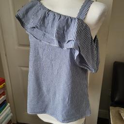 Quirky and unusual top blouse from Oasis in size 10