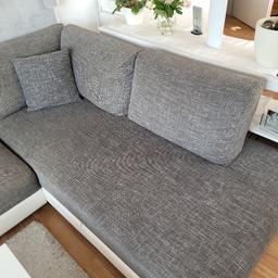 verkaufen unsere Eckcouch
Maße 284×200 Meter mit Kissen
die Couch ist gut erhalten und nicht durchgesessen
nur an Selbstabholer