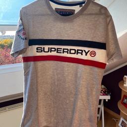 Verkauft wird ein graues T-shirt von der Marke SuperDry in der Größe M.


Bei Fragen oder Interesse gerne melden.