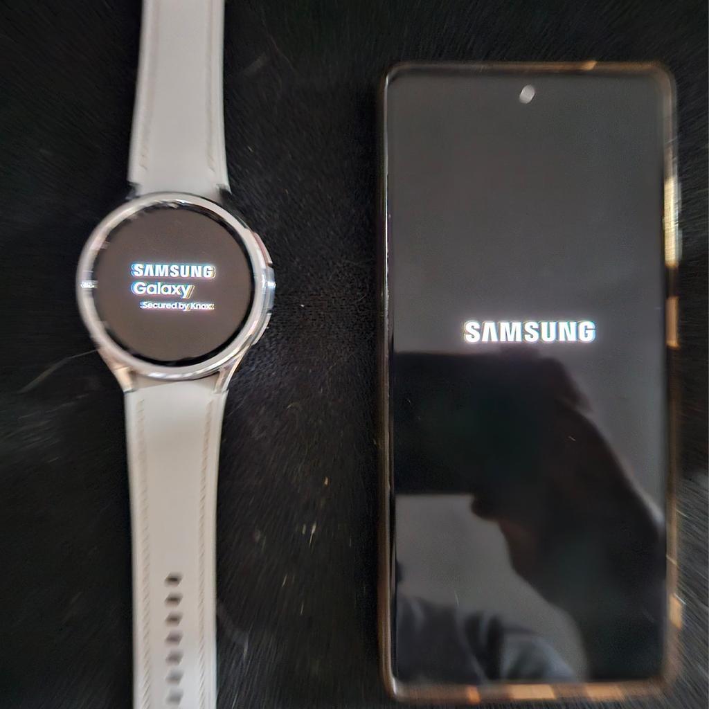 Samsung Galaxy S20 FE 256gb midnight blue and Galaxy 6 Classic watch 47mm silver, watch is less than 4 months old hence price, price is fixed and buyer collects, great upgrade set for someone