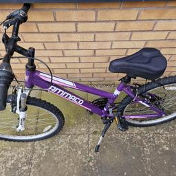 24 inch bike
bit of rust
underneath bike seat bit of paint stains
breaks seems jammed or closed to wheel
good set of wheel tyres
any questions do ask