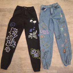 lässige Jeans mit Print von Bershka 
1x in schwarz und 1x in blau
wurde von meiner Tochter getragen sehen beide aus wie neu! 
Beide Jeans um 38 einzeln um 20 euro