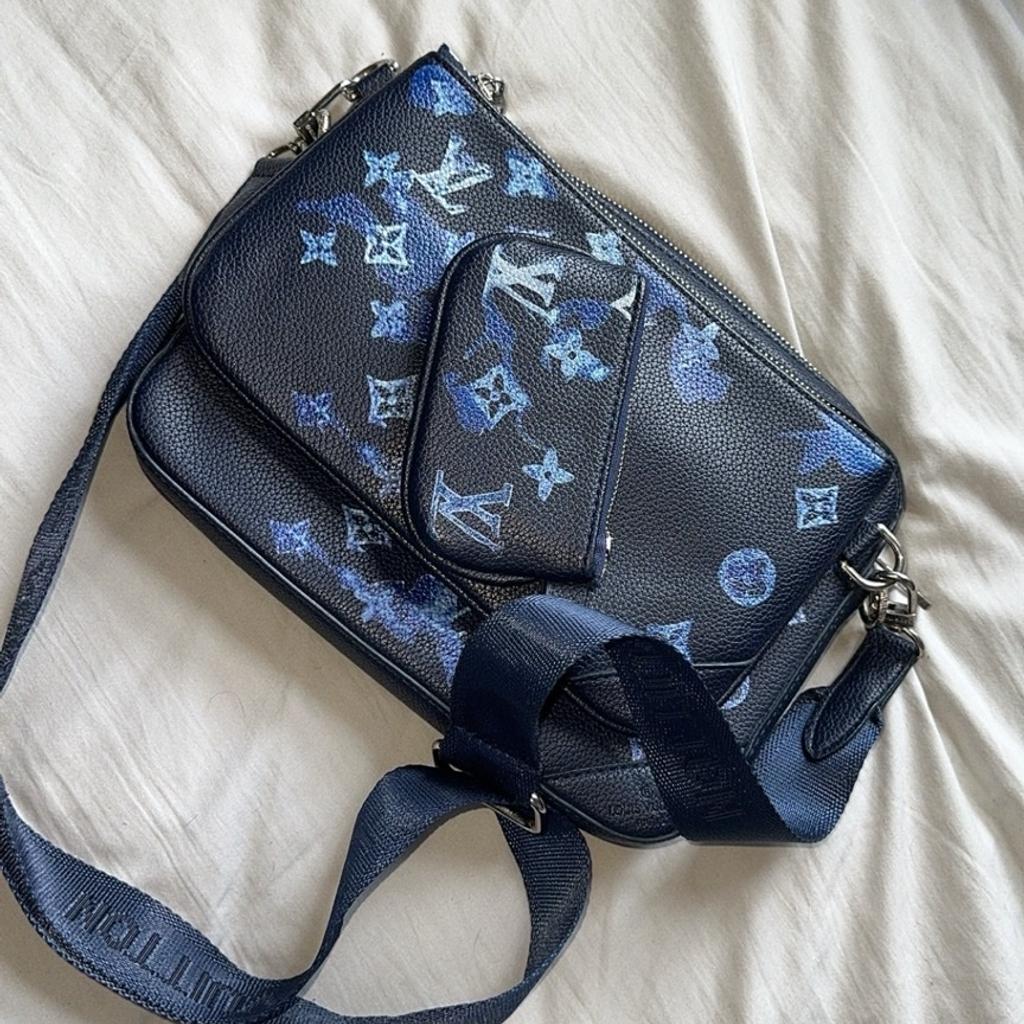 Louis Vuitton trio bag like new the coin pouch zip has come off but other than the the bag is in good condition