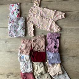 Verkaufe Babybekleidung Mädchen Größe 56
12 Langarmbodys 
4 lange Pyjama
2 Strampler
1 Stricklatzhose
16 lange Hosen
Marken: C&A, Name it, H&M, Takko, Next