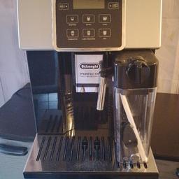 ESAM 428.80
Kaffeevollautomat mit Milchbehälter.
Frisch revidiert,gereinigt, gewartet.
Milchbehälter ist Neuwertig.
OVP ist vorhanden.
Versand möglich.