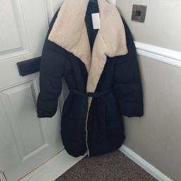 brand new with tags womans winter coat.
it's size 12 but would fit a 14 to
extremely warm coat with lining
original price 90 I got it half price for 45 pound. looking for around 30 open to offers collection only