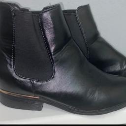 Size 3blk boots