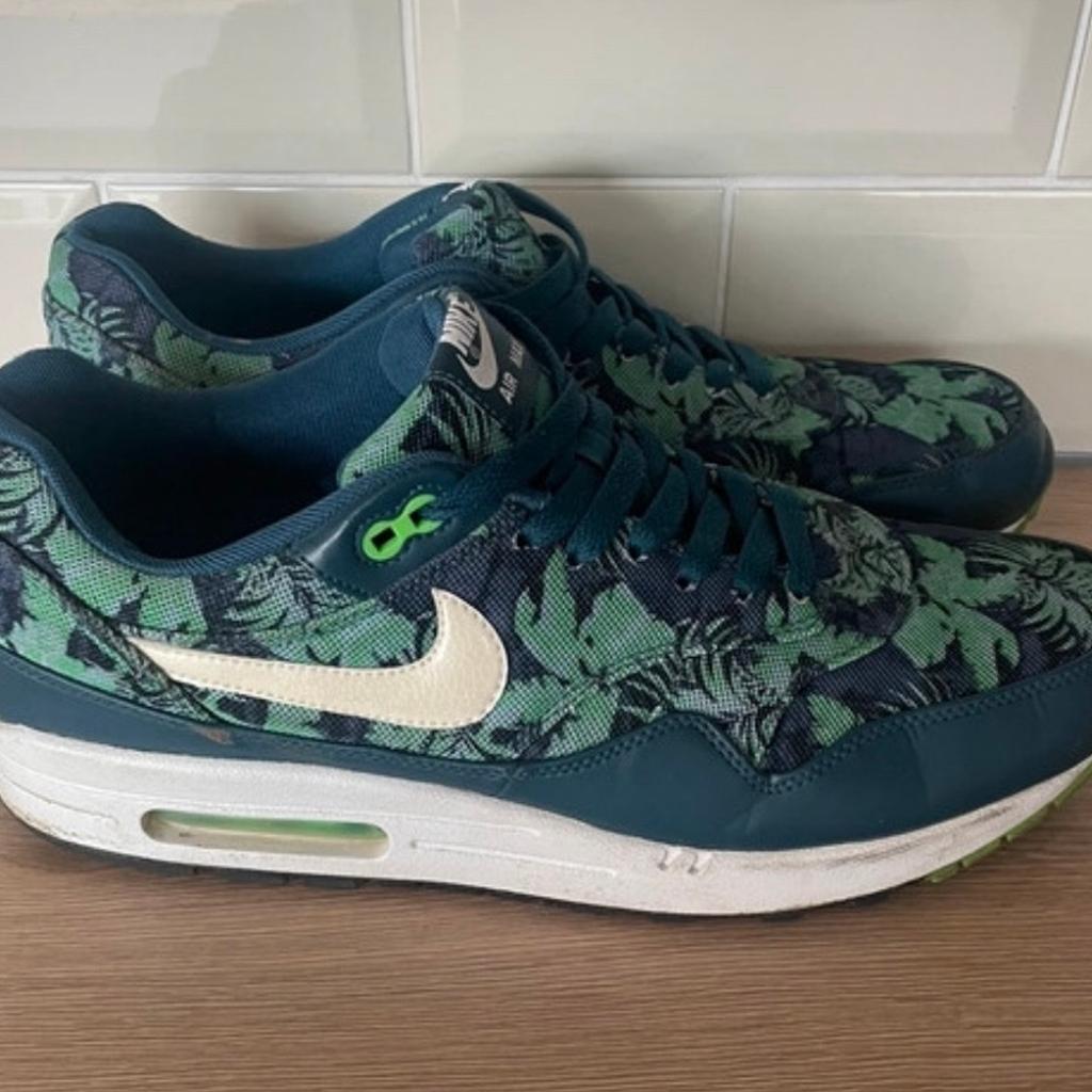 Rare floral green colourway in good condition