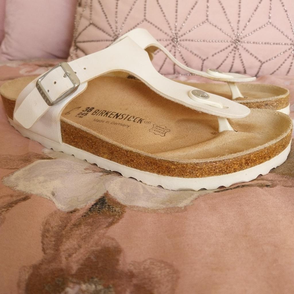 Birkenstock Gizeh White Sandals.

Size 5 (38 )
Used only a couple of times , so are in good condition.still.

Currently on Birkenstock website for £90

So a bargain at £10

Cash on collection only please from Sutton Coldfield B76.

Thanks