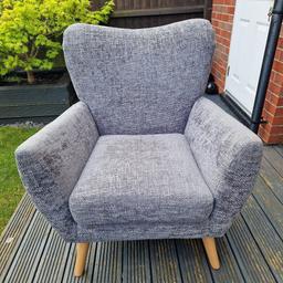 Next chunky chenille dark grey wilson high back chair. Like new hardley used very comfortable immaculate condition.
Detachable wooden legs.
Height 93cm
Width 79cm
Depth 78.5cm
Only selling due to change of decor.
Cost £325
Still selling in Next for £325.
Smoke & pet free home.
collection only