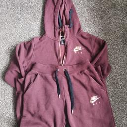 Nike air tracksuit, in burgundy, size XS. VGC. Smoke and pet free home.
Cash on collection only please.