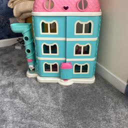Lovely gabbys dollhouse
Some pieces from inside missing