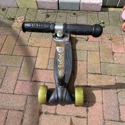Scooter for sale £7 needs to fix the handle