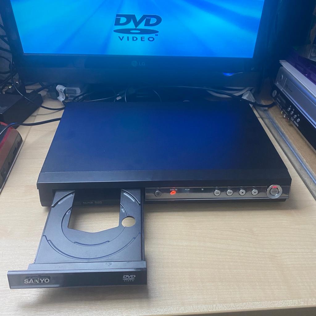 Sanyo DVD-SL40 DVD Video Player With SCART Lead - Black
NO REMOTE
Preloved in very good used working condition
Cosmetically, light surfaces marks from general use and storage. No damage. Sleek mirrored front facia. No remote, can easily be operated using buttons on front. DVD region 2 playback.
Supplied with SCART cable.
Tested and working as intended.
Disc not included, shown in photos for demonstration purposes.
No printed material.

Same working day despatch
Or cash on collection in person welcome from DA7.

SERIAL NUMBER: N4502520