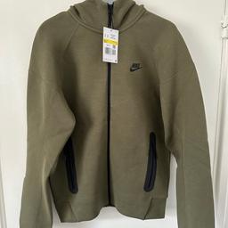 Brand new with tags
Size small
Colour : Medium Olive/Black
Windrunner

Collection only
