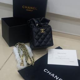 Chanel VIP counter beauty complementary. Genuine and welcome for chanel members. Authentic 100%.

if you are familiar with VIP chanel complement only please buy. any questions please ask. Great bargain.

cute square crossbody or shoulderbag. sold as seen