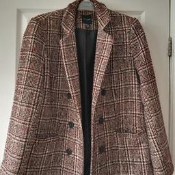 New Look Jacket
Edge to Edge .
Would fit size 12 -14
Worn a couple of times.
Pick up North Reddish SK56UN
Pick up only