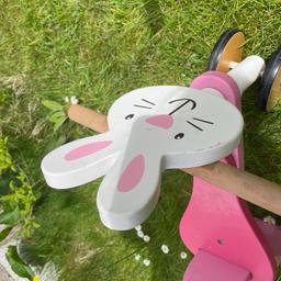 Early learning trike
Wooden
Rabbit
Pink
Good condition. Slightest mark on seat