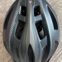 Ich biete hier von Crivit einen neuen und ungetragen Fahrrad Helm für Erwachsene an.
Dazu gibt es noch die Gebrauchsanweisung.

Versand
DHL als Paket für 6,99€.